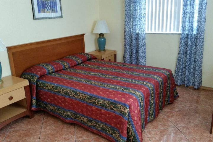 Room 33 of 48