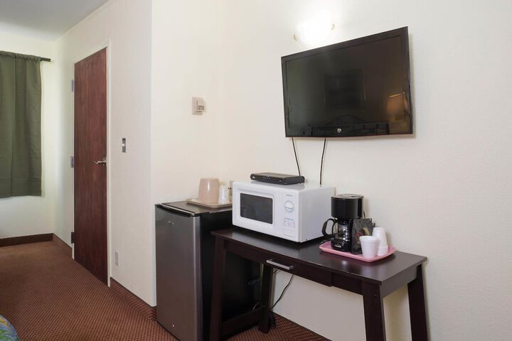 Room 27 of 38