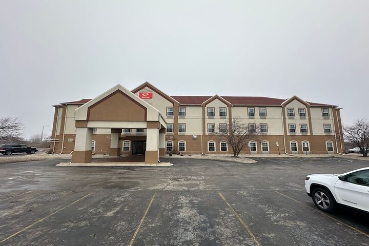 Econo Lodge Inn & Suites