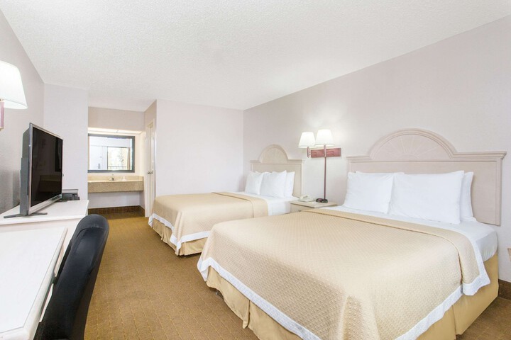 Room 6 of 40