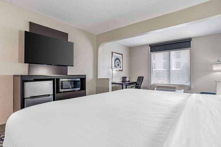 Room 11 of 30