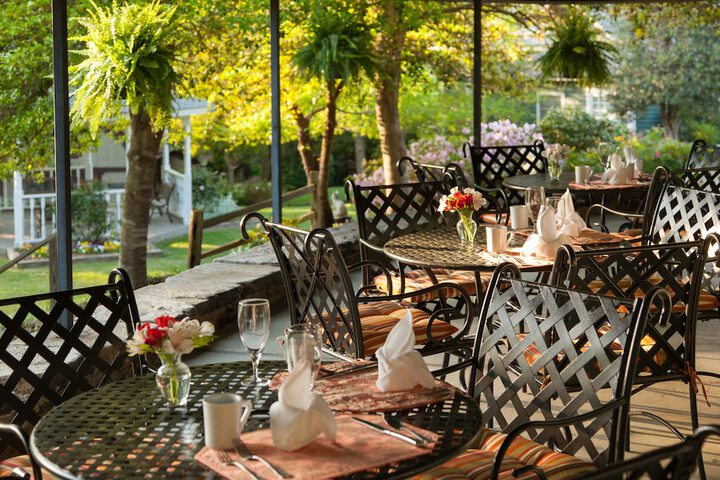 1906 Pine Crest Inn