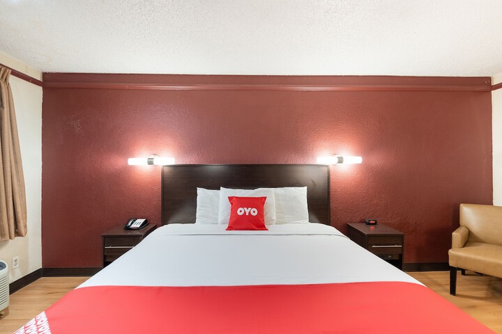 Room 27 of 35