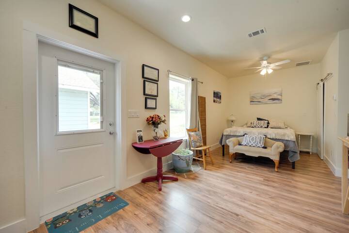 Cozy Casita & Cabana on Lake Marble Falls!