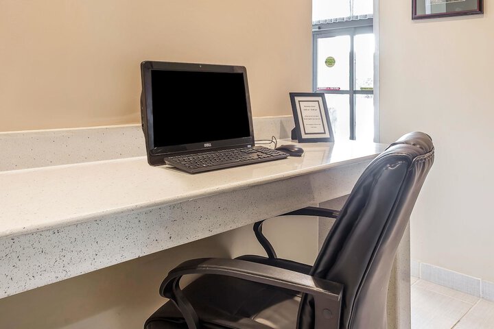 Business Center 43 of 44