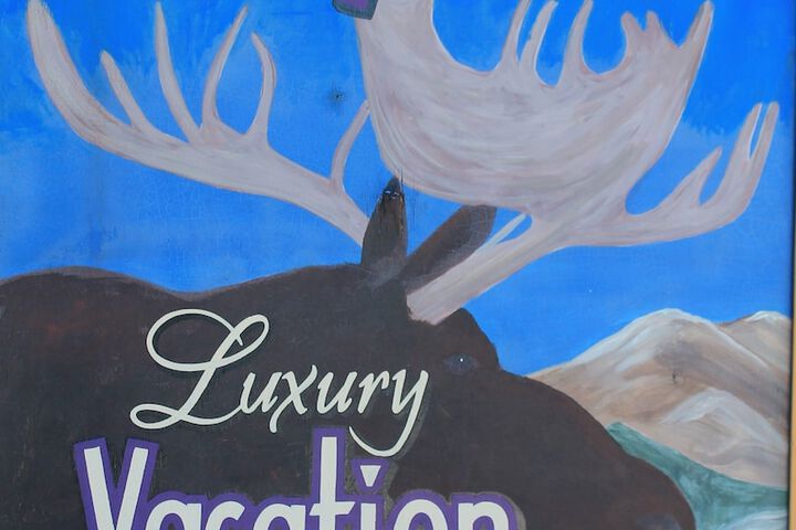 Strictly Moose Luxury Vacation Suites