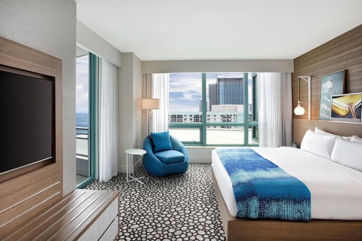 Signia by Hilton Diplomat Beach Resort