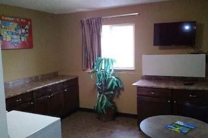 Room 7 of 27