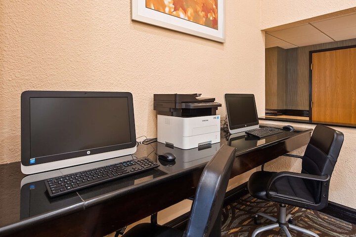 Business Center 28 of 28