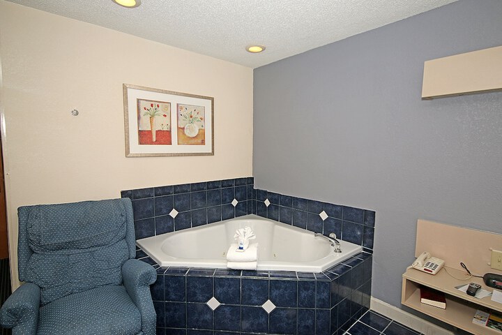 Room 10 of 24