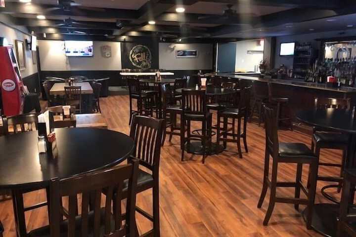 Lounge 42 of 44