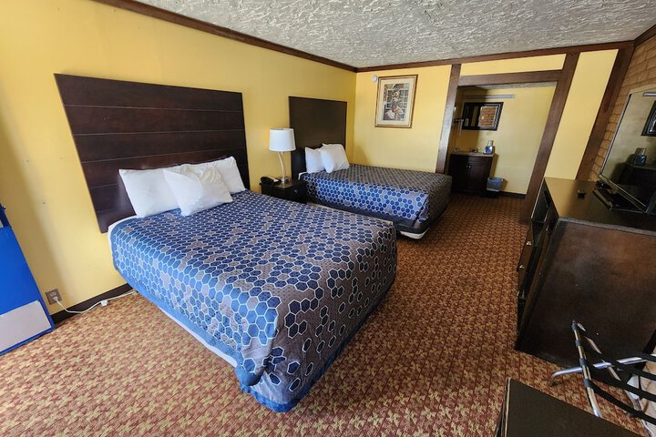 Room 9 of 13