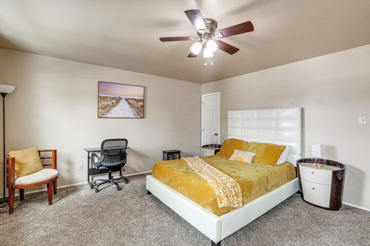 Charming Willow Grove Home w / Patio + Fire Pit!