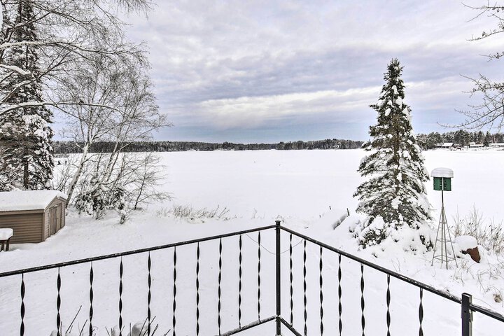 Phillips Cabin w / Lake Views & Private Dock!