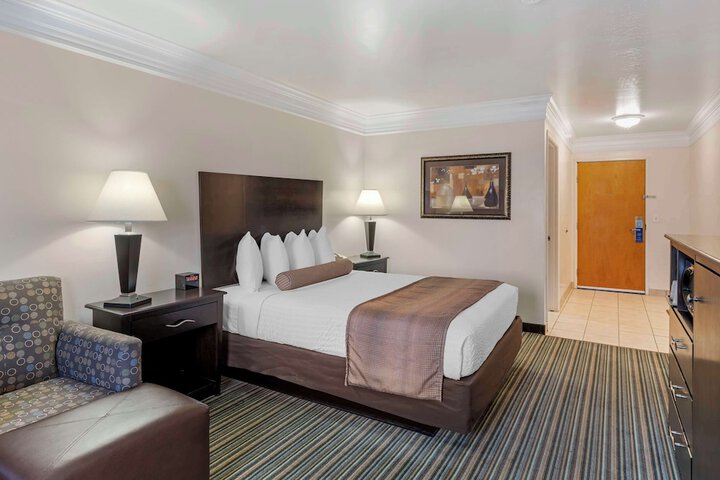 Room 17 of 30
