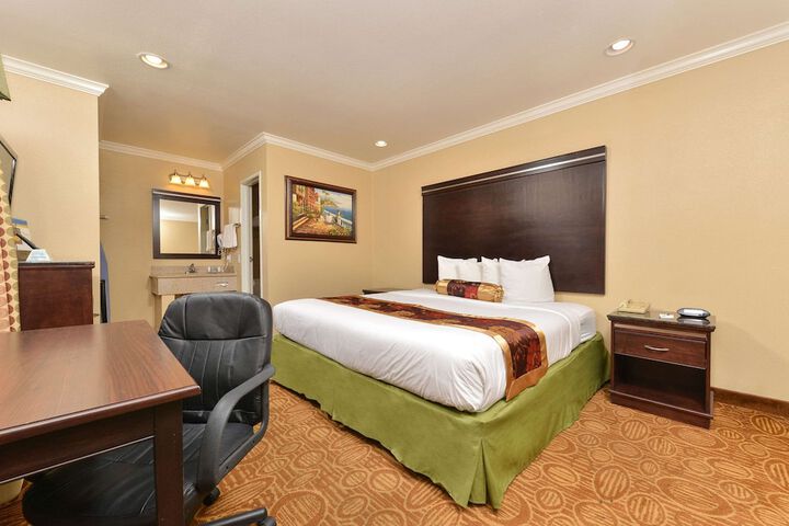Room 28 of 40