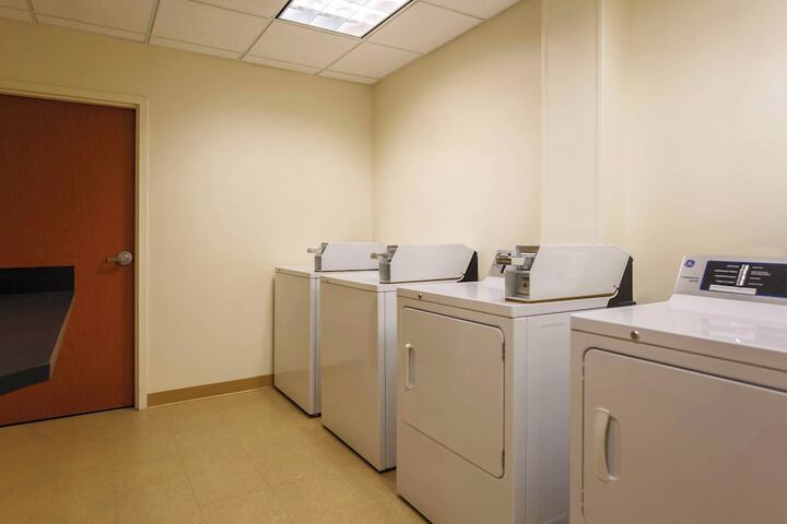 Fairfield Inn & Suites by Marriott Tampa Fairgrounds / Casino