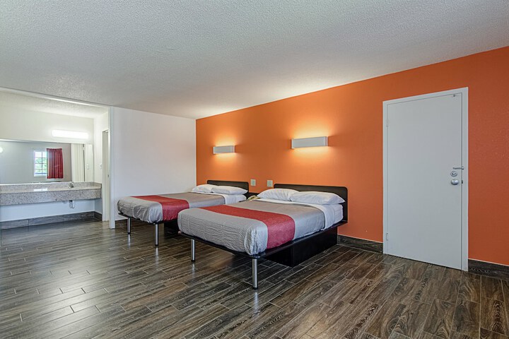 Room 12 of 27