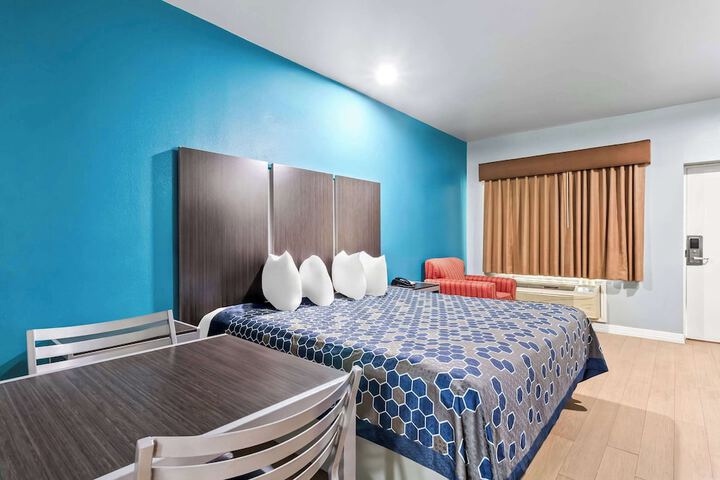 Econo Lodge Inn & Suites Channelview - Houston East