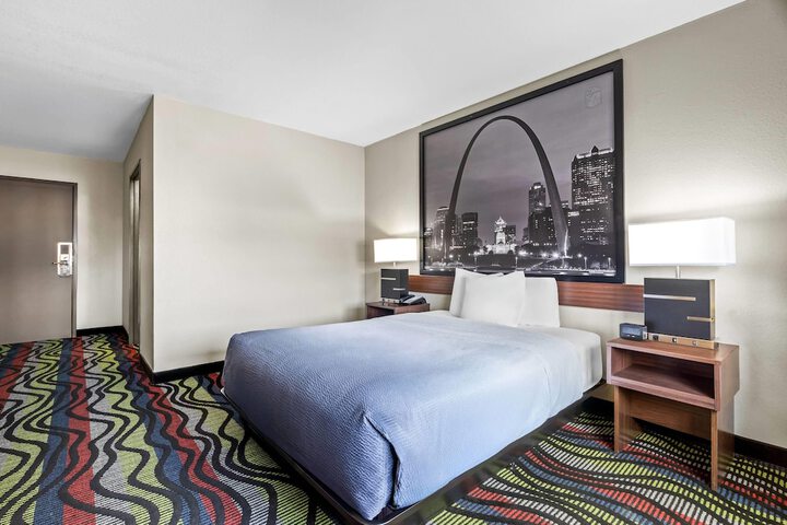 Super 8 by Wyndham Farmington