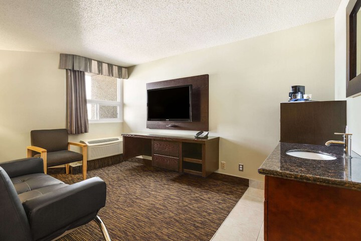 Room 9 of 18