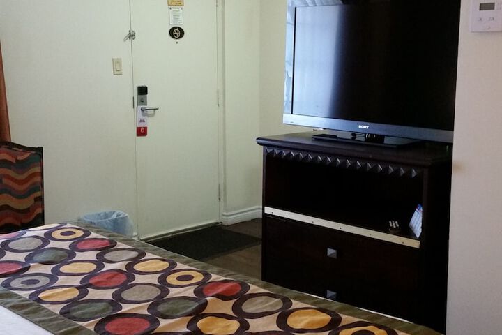 Room 18 of 37
