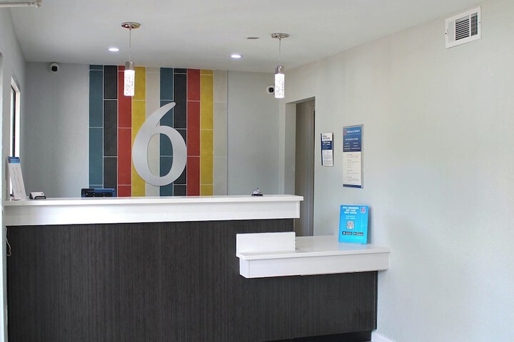 Motel 6 – Mccomb Ms