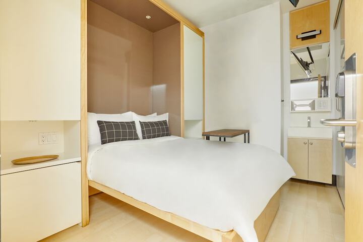 Room 18 of 33