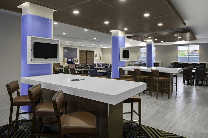 Holiday Inn Express & Suites Lubbock Central - Univ Area by IHG