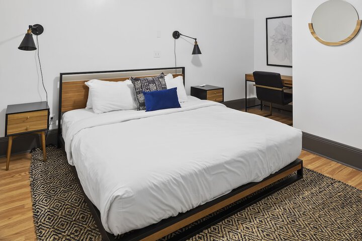 Room 35 of 77