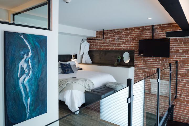 48 King West Boutique Hotel