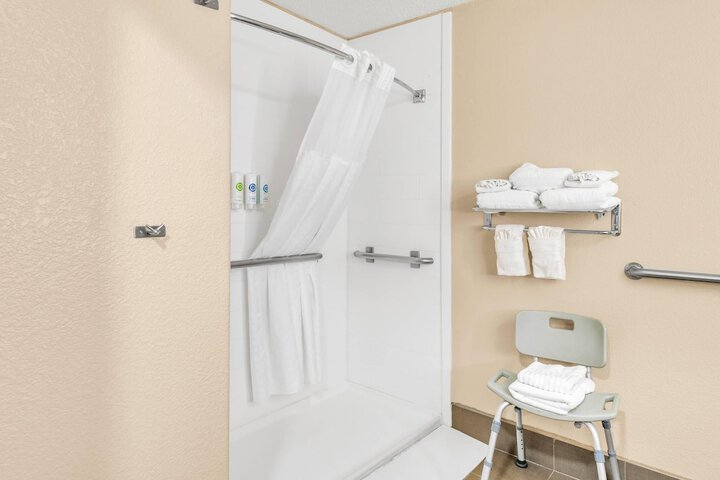 Comfort Suites Lakewood - Denver