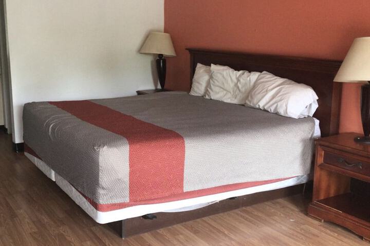 Room 14 of 18