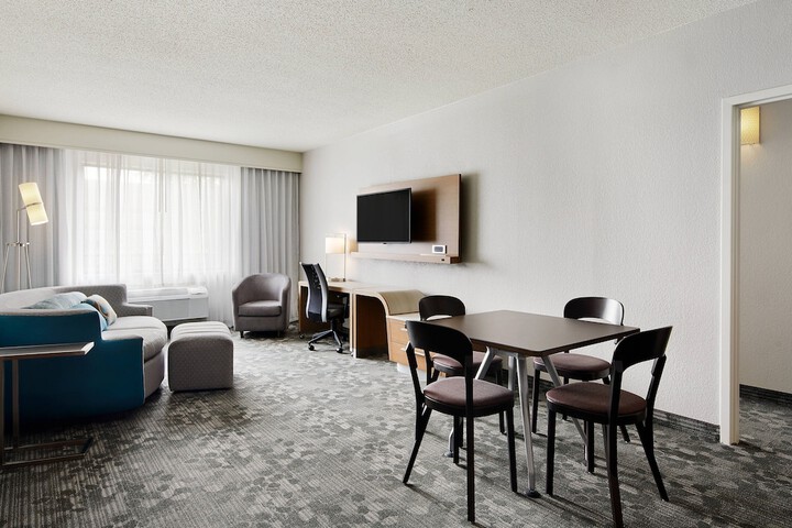 Room 21 of 34