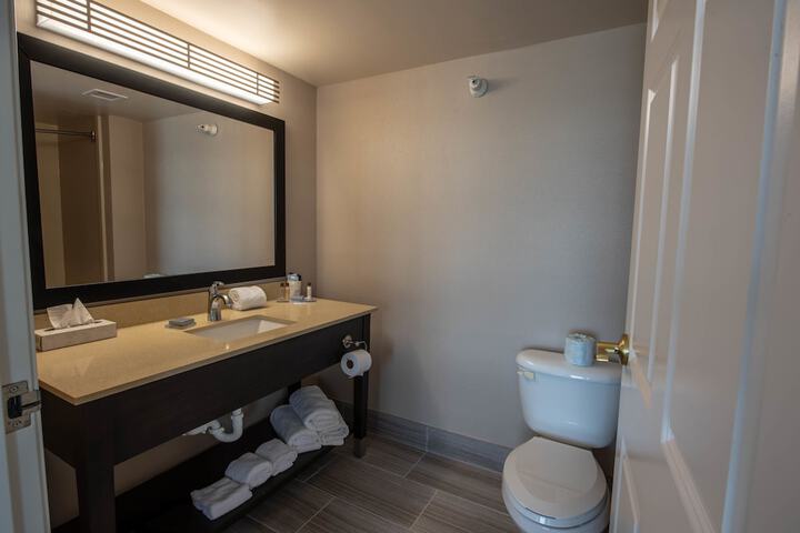 Room 32 of 59