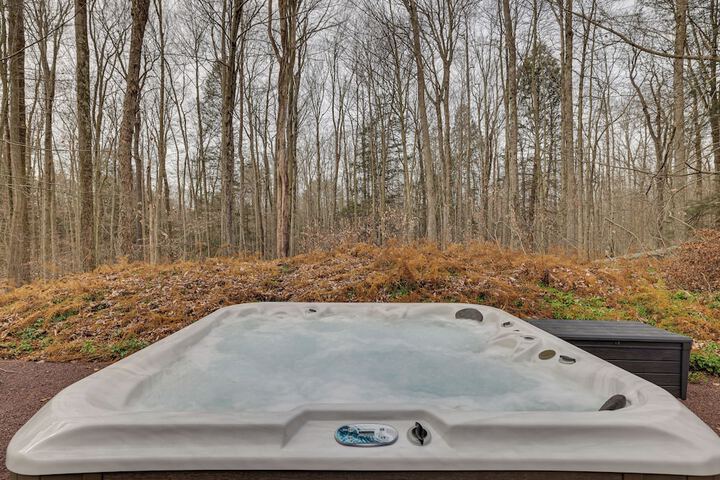 Pocono Pines Home w / Private Hot Tub!