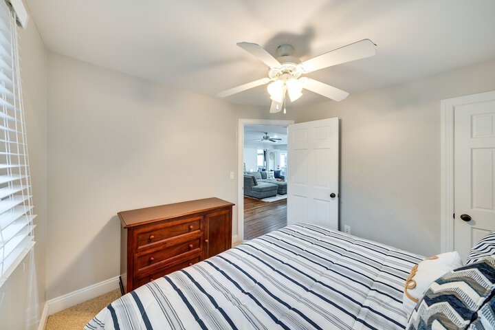 Lakefront Edgerton Cottage w / Deck & Grill!