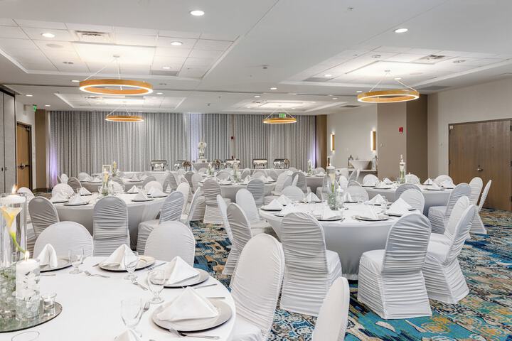 Ballroom/Hall 98 of 124