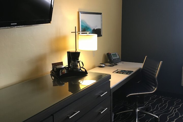 Room 13 of 36