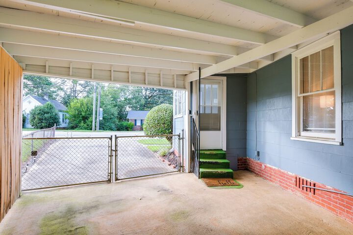 Pet-friendly Travelers Rest Home w / Covered Patio