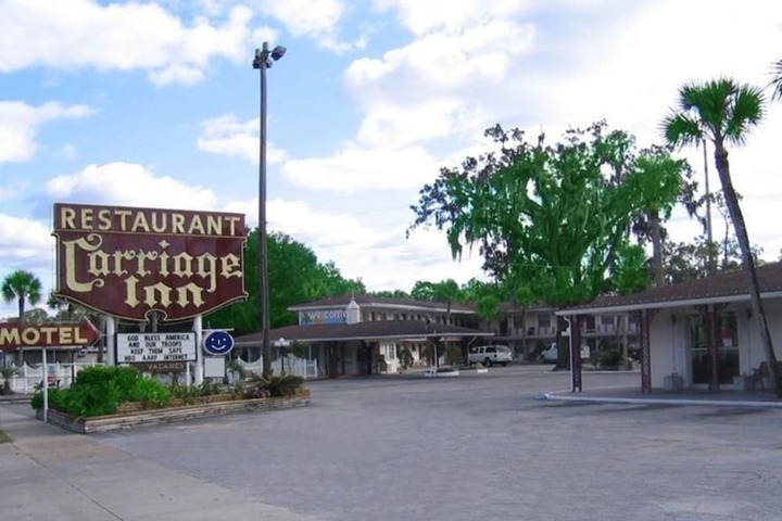 Carriage Inn Motel