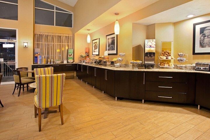 Hampton Inn & Suites Cleveland / Independence