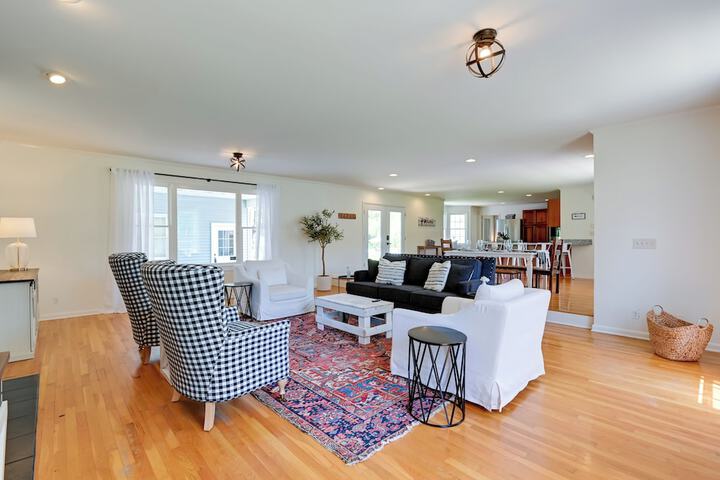Chic Nashville-area Retreat w / Private Pool!