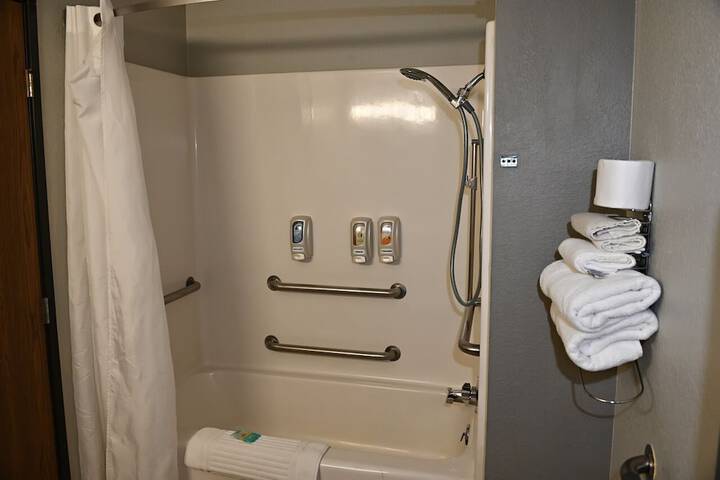 Room 10 of 25