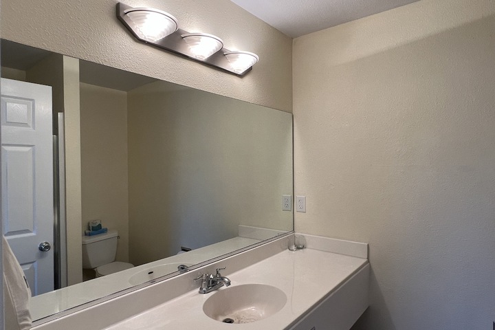 Room 33 of 173