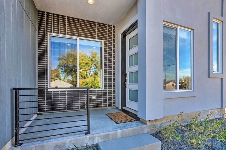 6 Mi to Dtwn Denver: Townhome w / Patio!