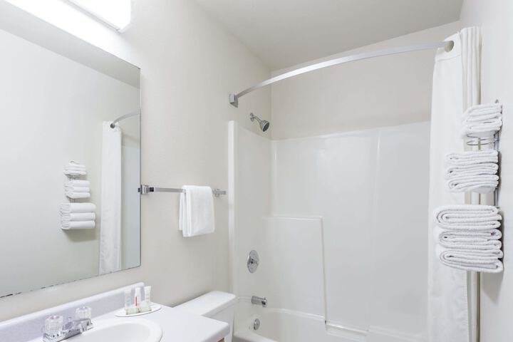 Super 8 by Wyndham Moose Jaw SK