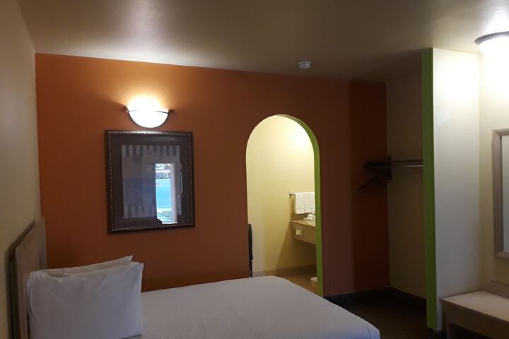 Room 16 of 22