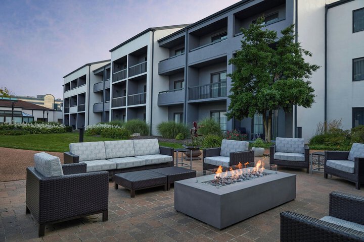 Courtyard by Marriott St. Louis Westport Plaza