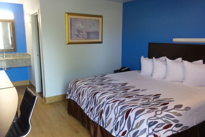 Room 6 of 9